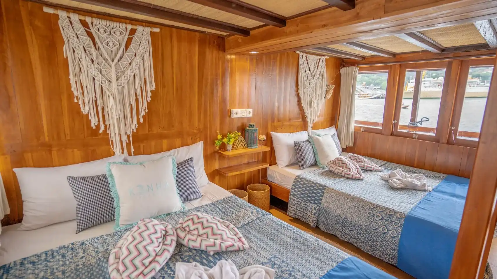 Kanha Loka Phinisi Boat Charter | Boat Komodo Trip