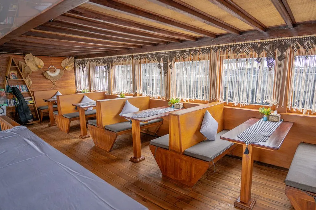 Kanha Loka Phinisi Boat Charter | Boat Komodo Trip