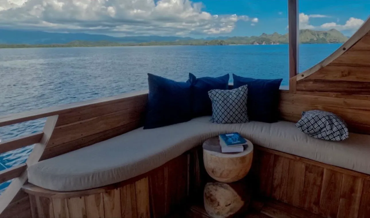 Malacca I | Raffles Cruise | Komodo Tour | Boat Komodo Trip