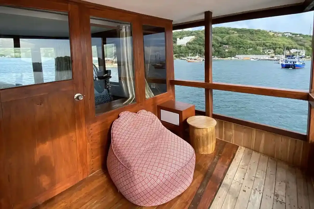 Kanha Loka Phinisi Boat Charter | Boat Komodo Trip