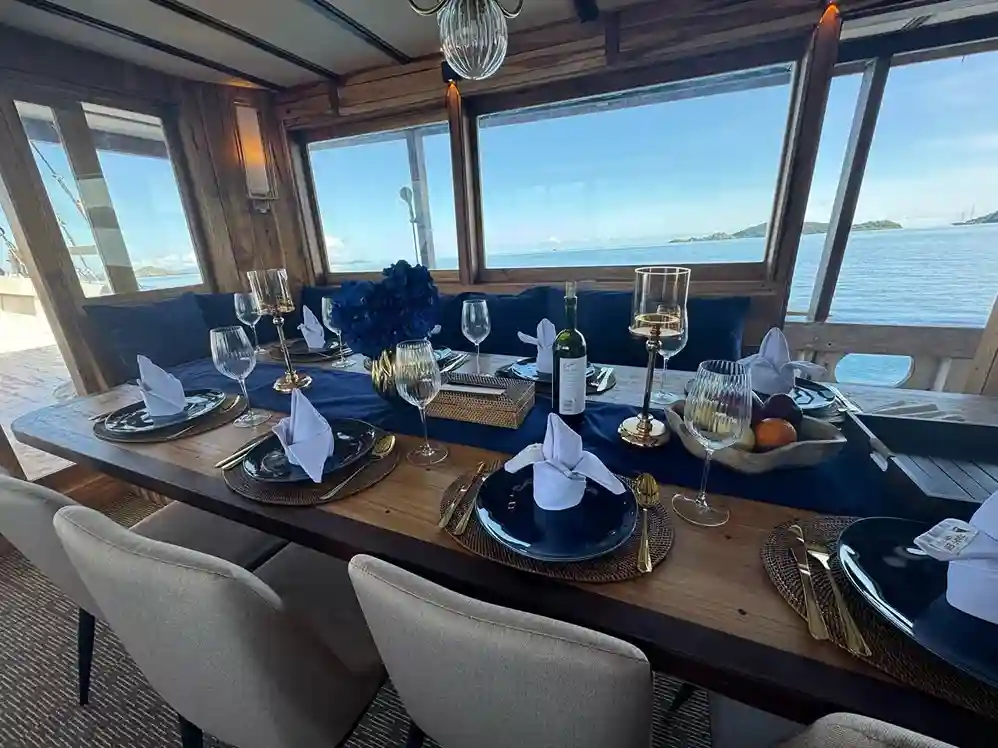 Indoor Lounge | Raffles Cruise | Komodo Tour | Boat Komodo Trip