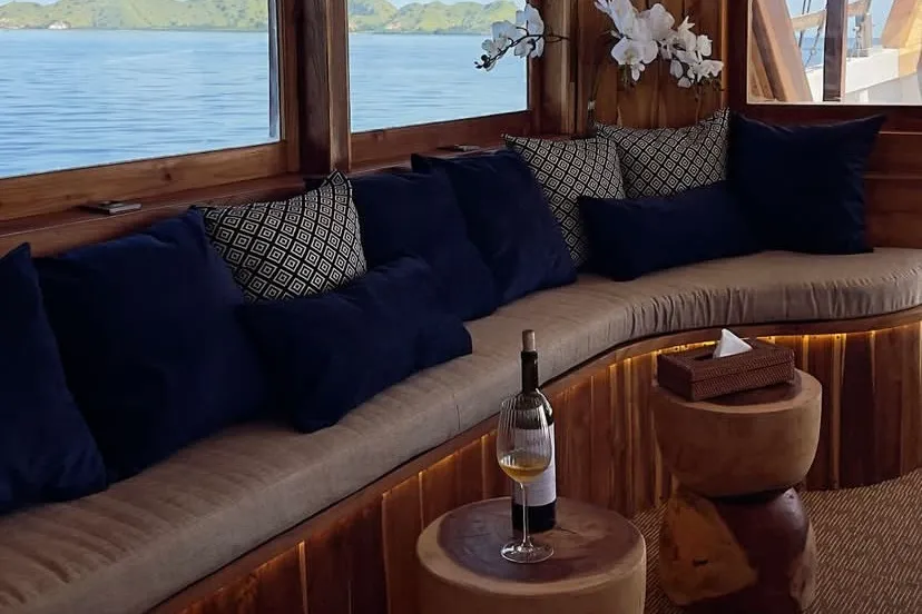 Facilities | Raffles Cruise | Komodo Tour | Boat Komodo Trip