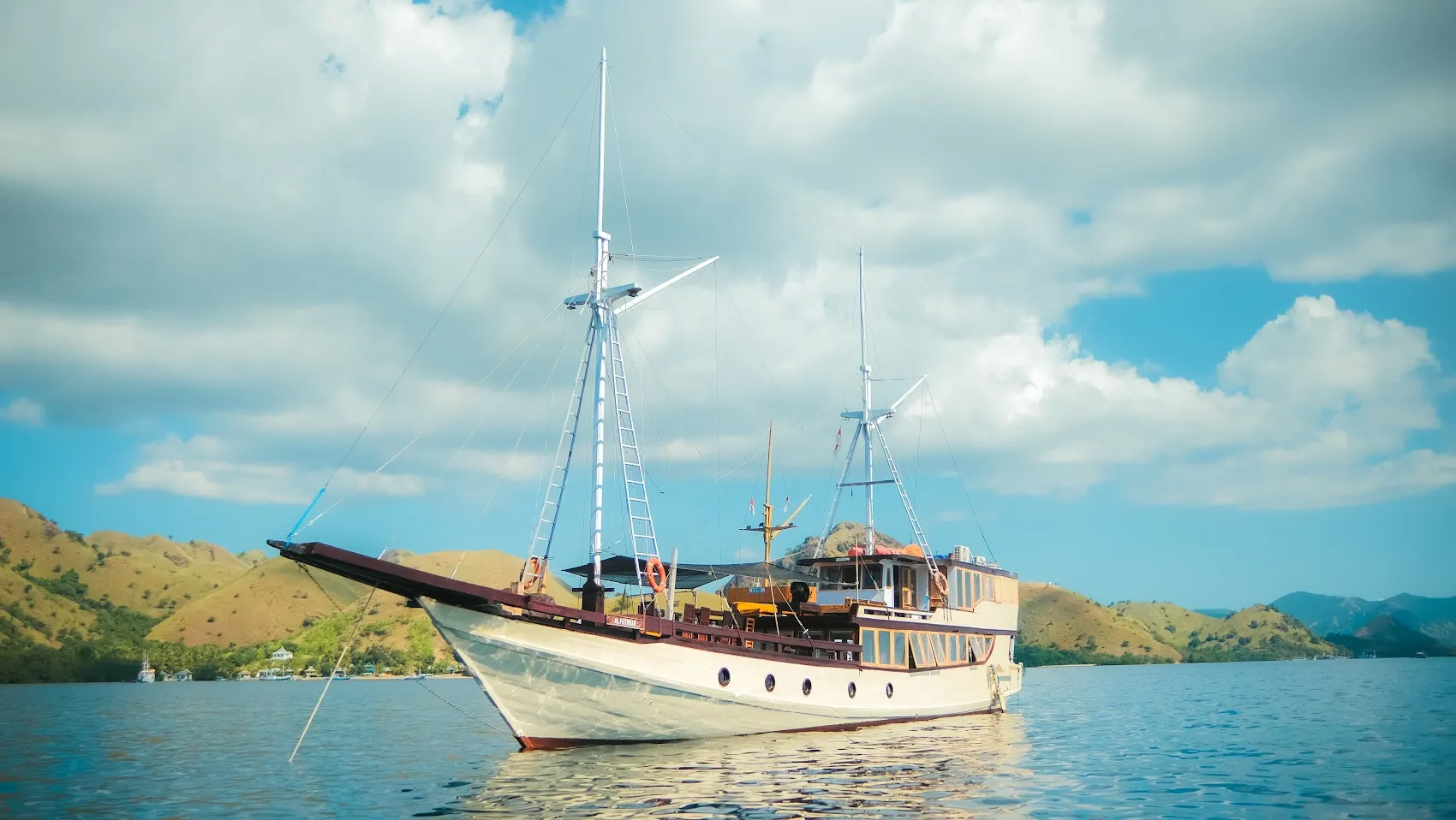 Alfathran Phinisi Boat Charter | Alfathran Exterior | Boat Komodo Trip