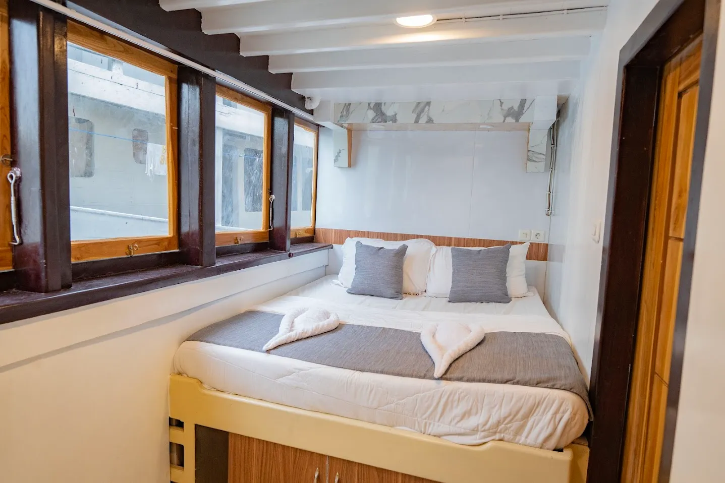 Alfathran Phinisi Boat Charter | Alfathran Full Ocean Cabin | Boat Komodo Trip