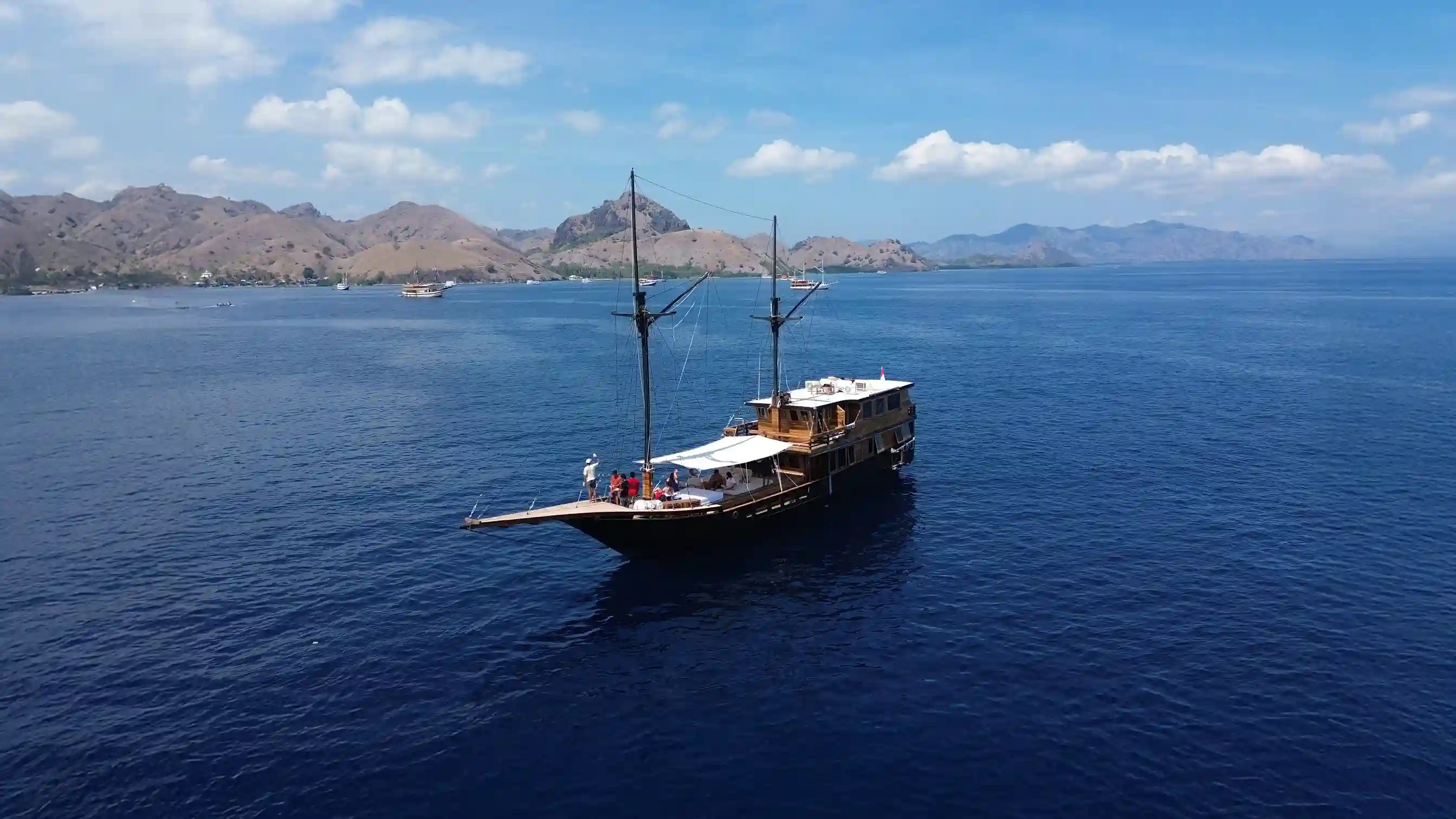 Blackbeard Phinisi Boat Charter | Blackbeard Exterior | Boat Komodo Trip