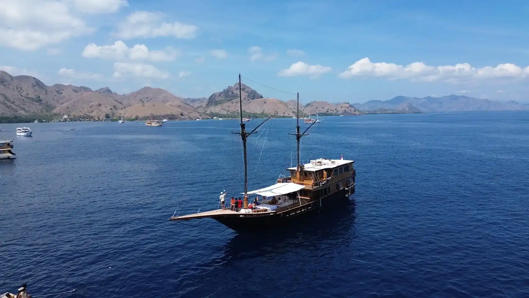 Blackbeard Phinisi Boat Charter | Blackbeard Exterior | Boat Komodo Trip