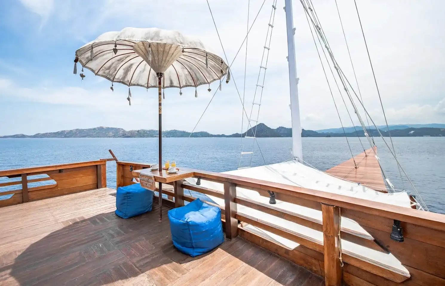 Magika Phinisi Liveabord | Magika Phinisi Chill Area | Boat Komodo Trip