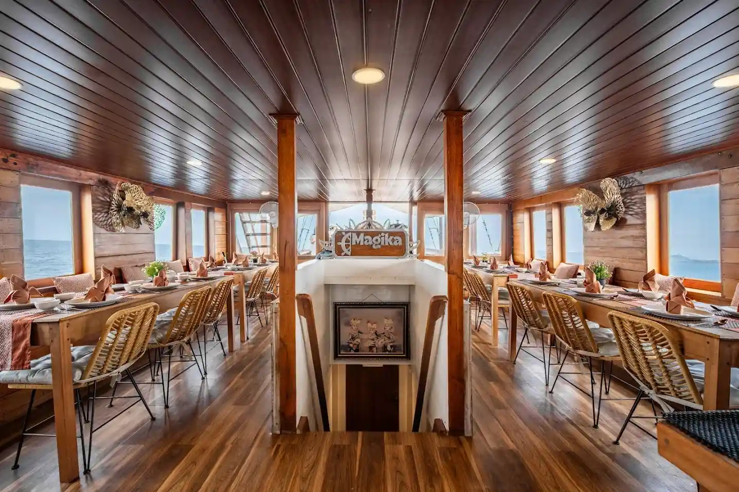 Magika Phinisi Liveabord | Magika Phinisi Indoor Dining Area | Boat Komodo Trip