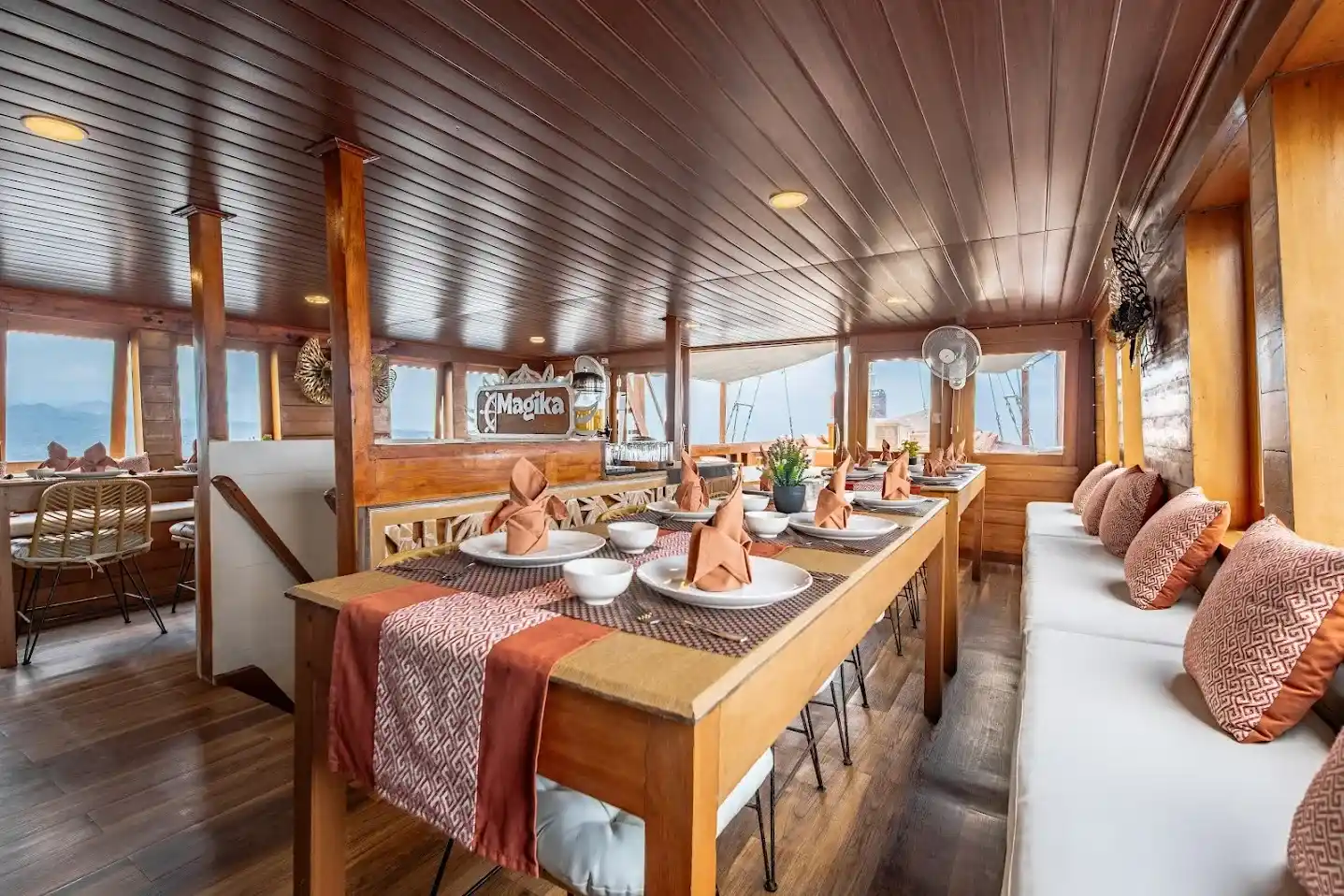 Magika Phinisi Liveabord | Magika Phinisi Indoor Dining Area | Boat Komodo Trip