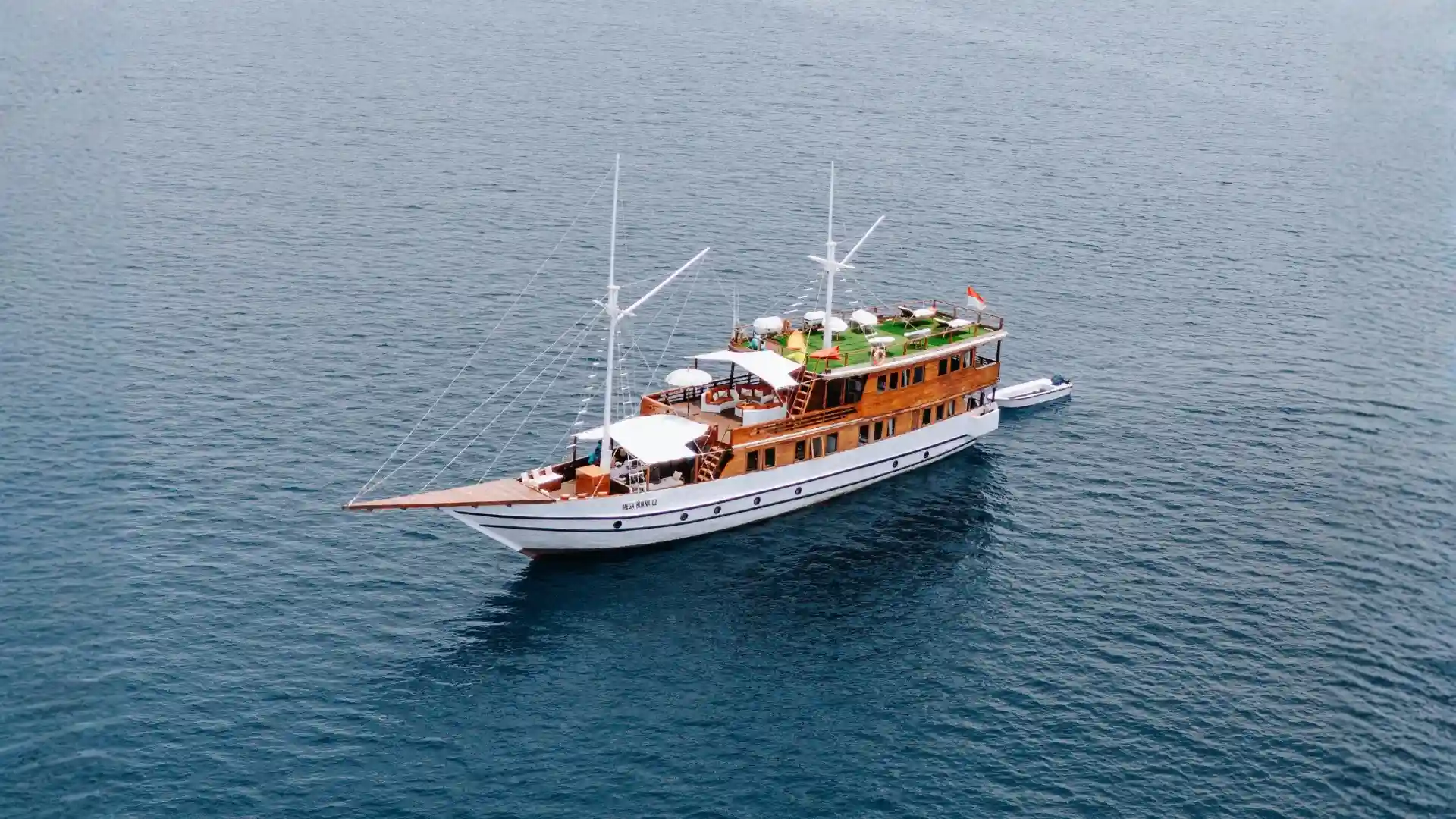 Magika Exterior | Magika Phinisi Boat Charter | Komodo Tour | Boat Komodo Trip