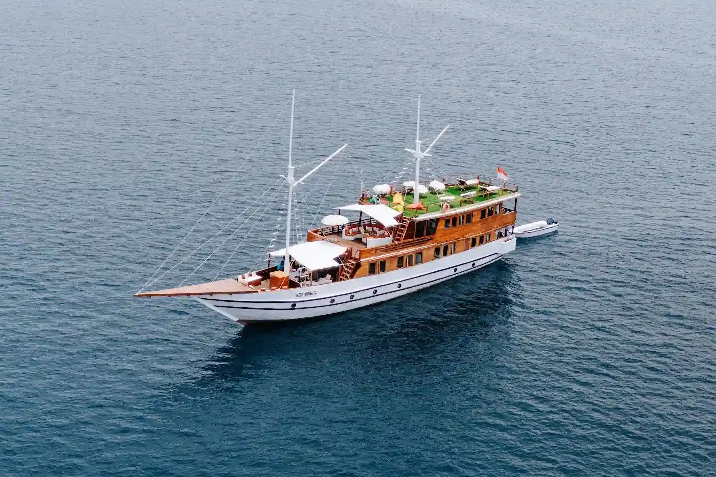 Magika Phinisi Liveabord | Exterior Magika Phinisi | Boat Komodo Trip