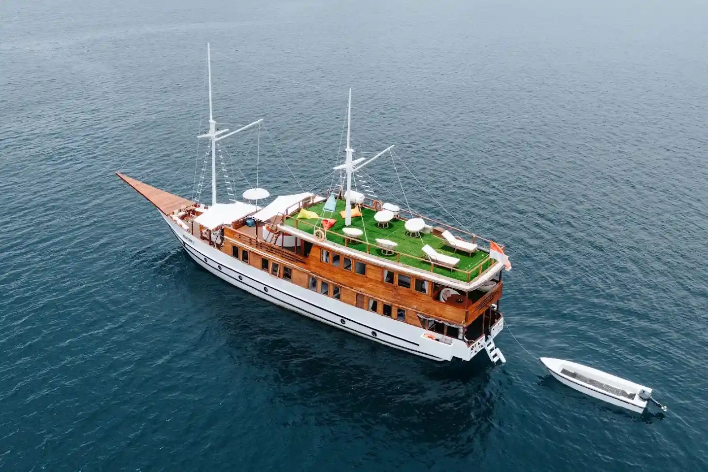 Magika Phinisi Liveabord | Exterior Magika Phinisi | Boat Komodo Trip