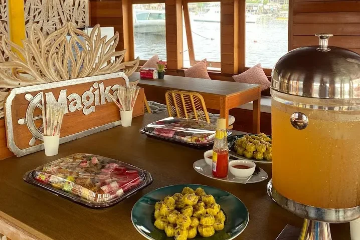 Magika Restaurant | Magika Phinisi Boat Charter | Komodo Tour | Boat Komodo Trip