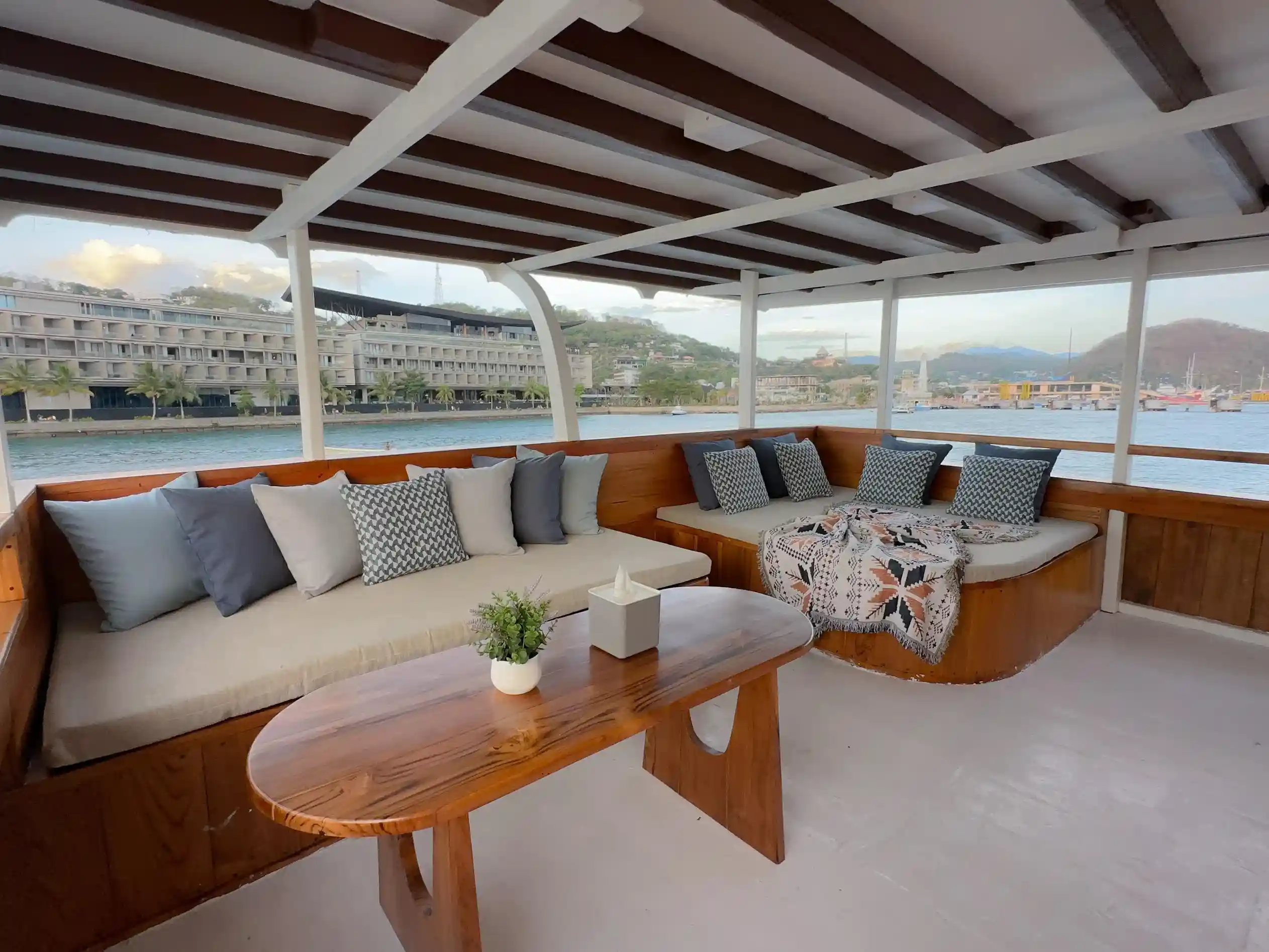 North Blue Boat Charter | North Blue Chill Area | boatkomodotrip