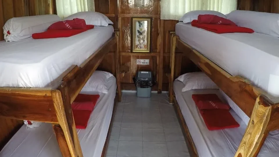 North Blue Boat Charter | North Blue Sharing Room Share Bathroom | boatkomodotrip