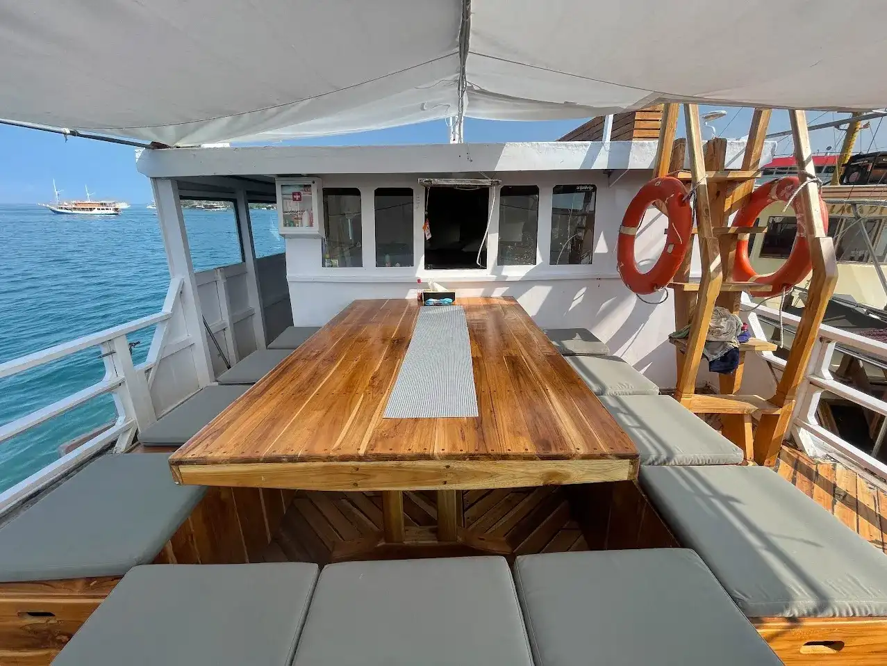 VIP II DIning Area | Boat for Sale | BoatKomodoTrip