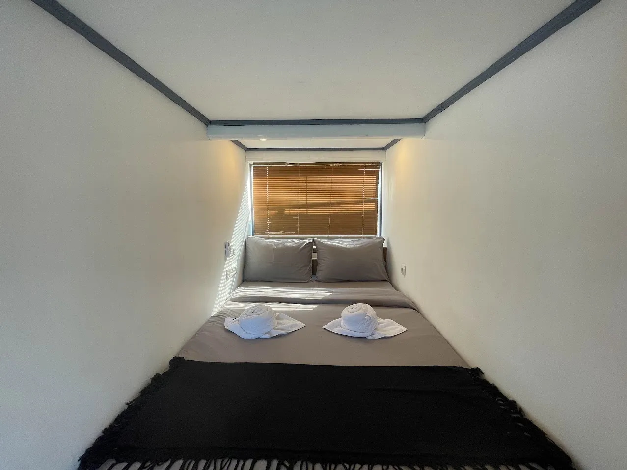 VIP II Cabin | Boat for Sale | BoatKomodoTrip