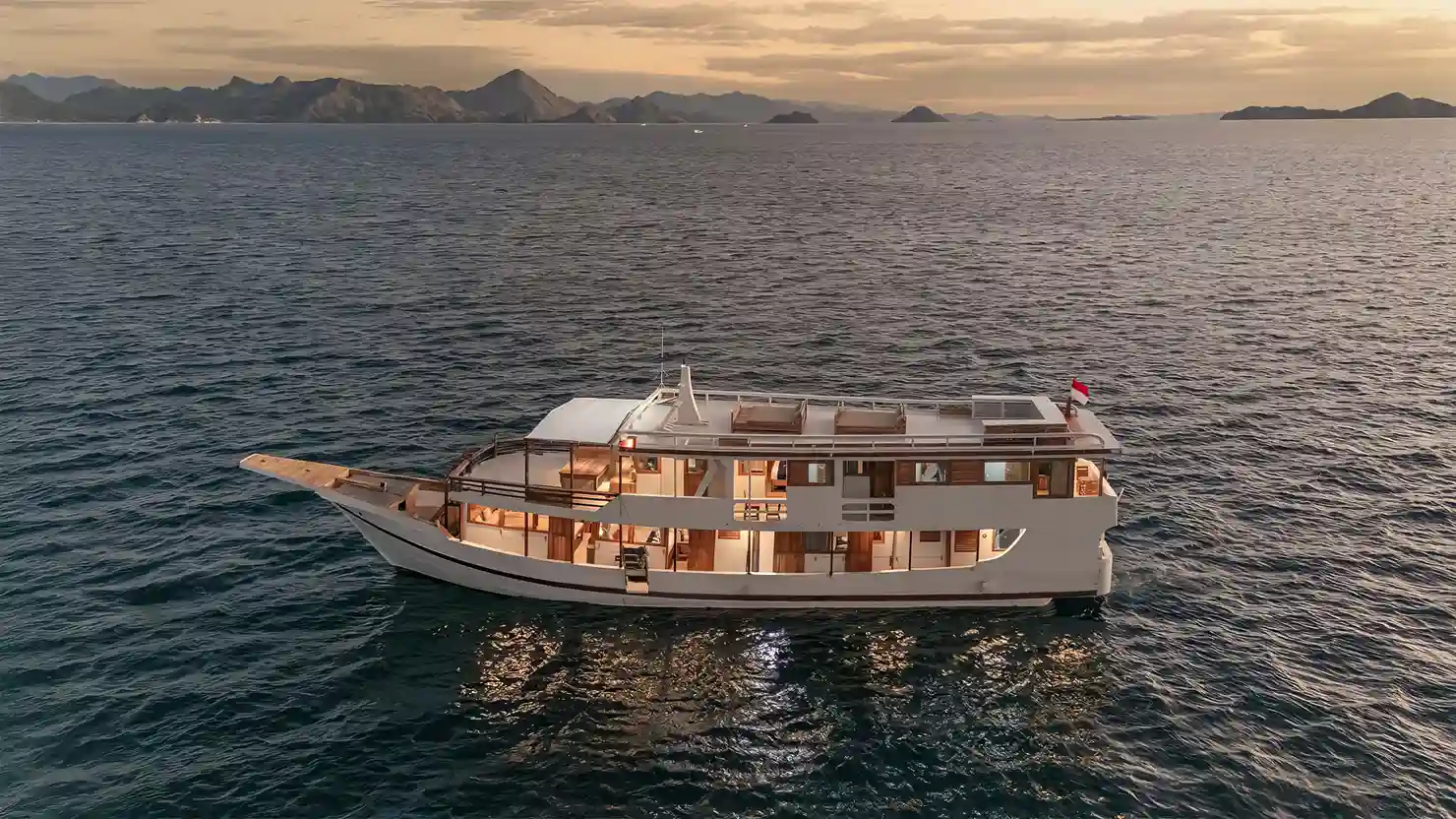 Ayvara Cruise | Komodo National Park | Boat Komodo Trip