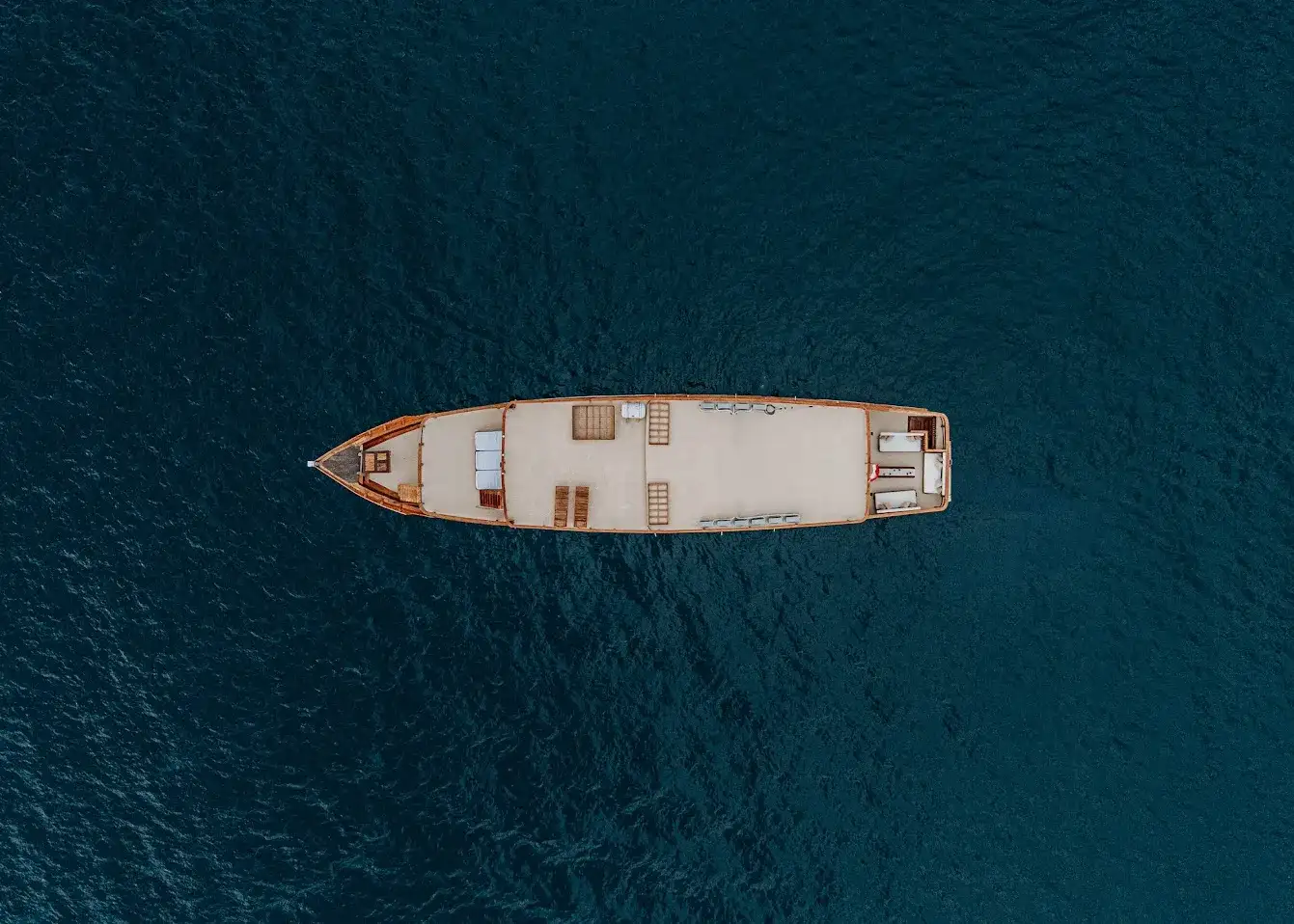 Sora Phinisi boat Charter | Sora Phinisi Exterior | Boat Komodo Trip