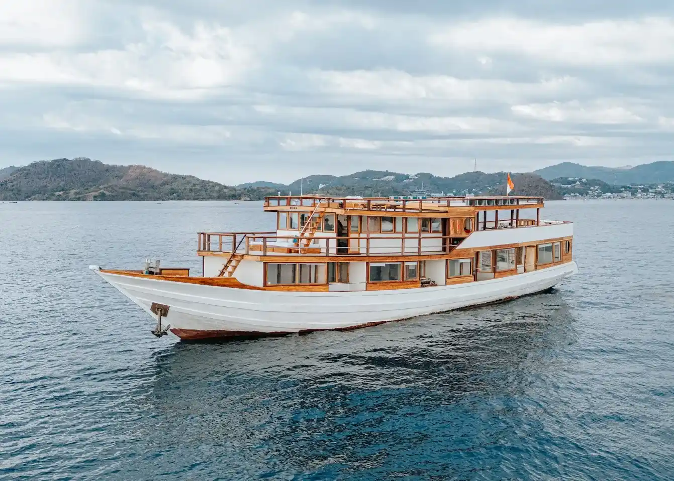 Sora Phinisi Boat Charter