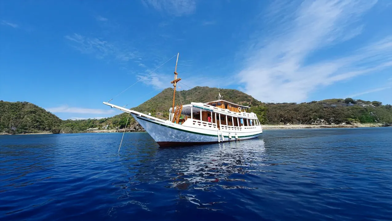 North Blue Boat Charter | North Blue Exterior | Boat Komodo Trip