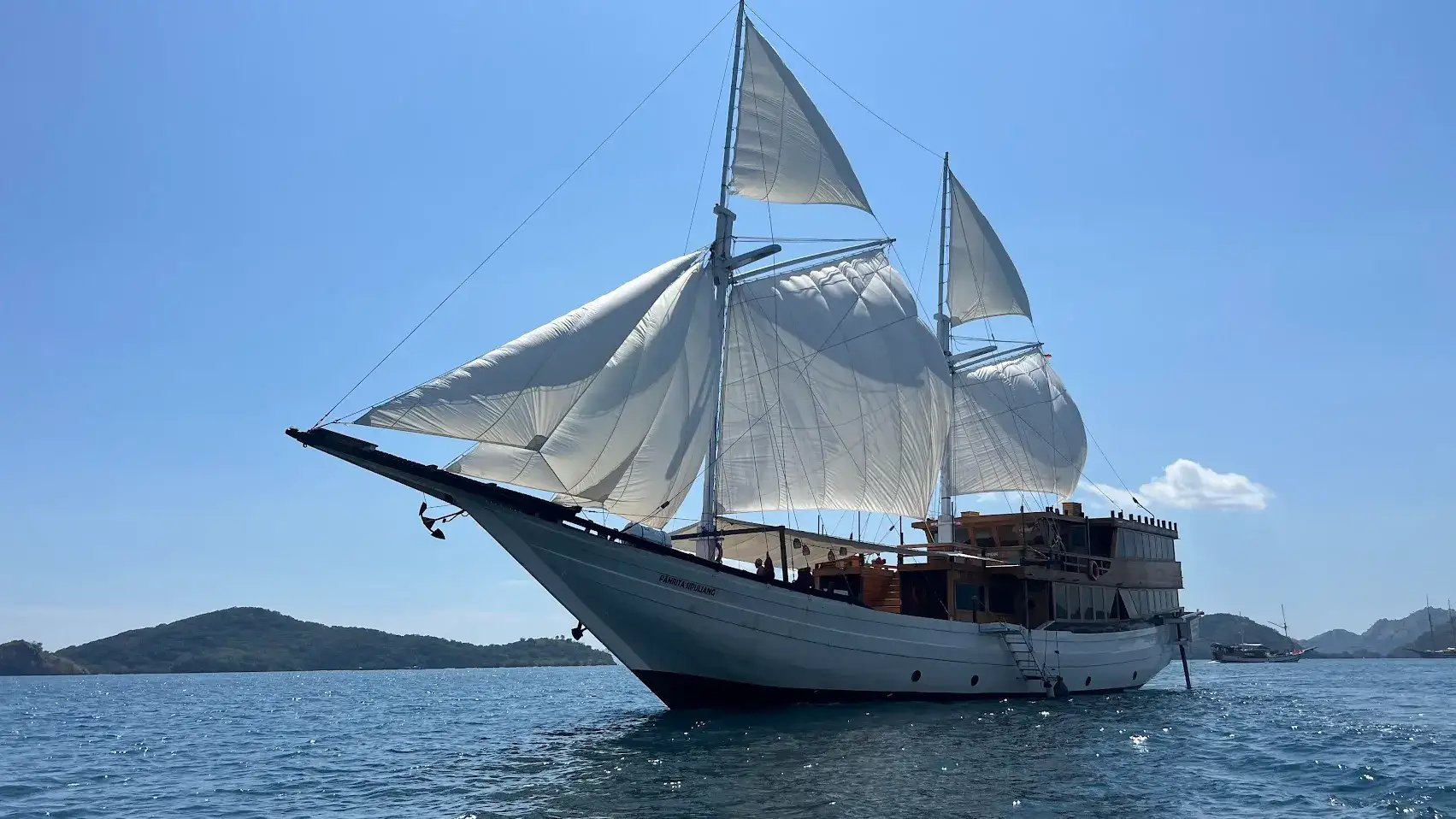 Panrita Liveaboard Cruise Phinisi Baot Charter | Panrita Exterior | Komodo Tour | Boat Komodo Trip
