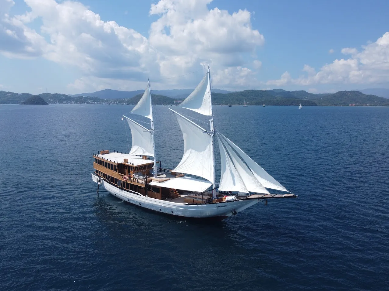 Panrita Liveaboard Cruise Phinisi Baot Charter | Panrita Exterior | Komodo Tour | Boat Komodo Trip