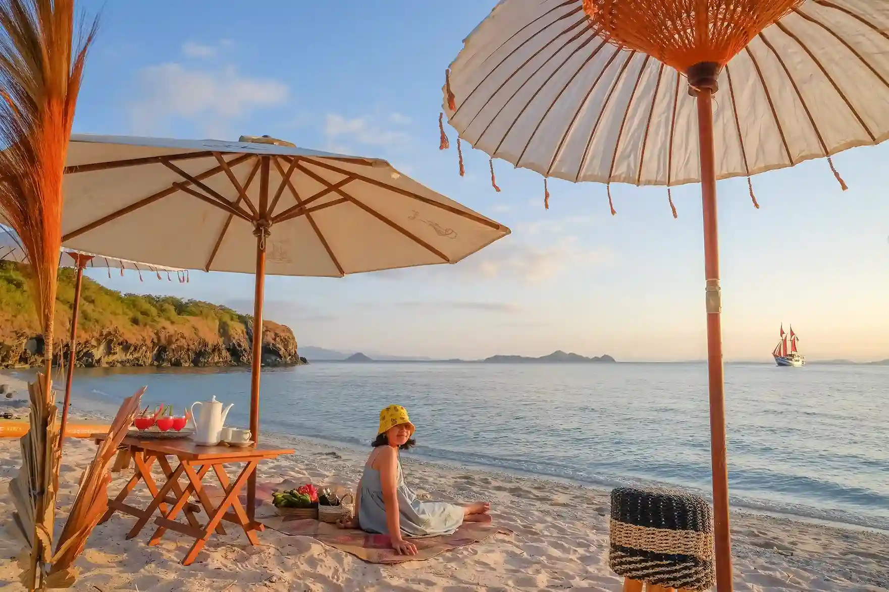 Supraba Cruise Phinisi Boat Charter | Beach Setup | Boat Komodo Trip