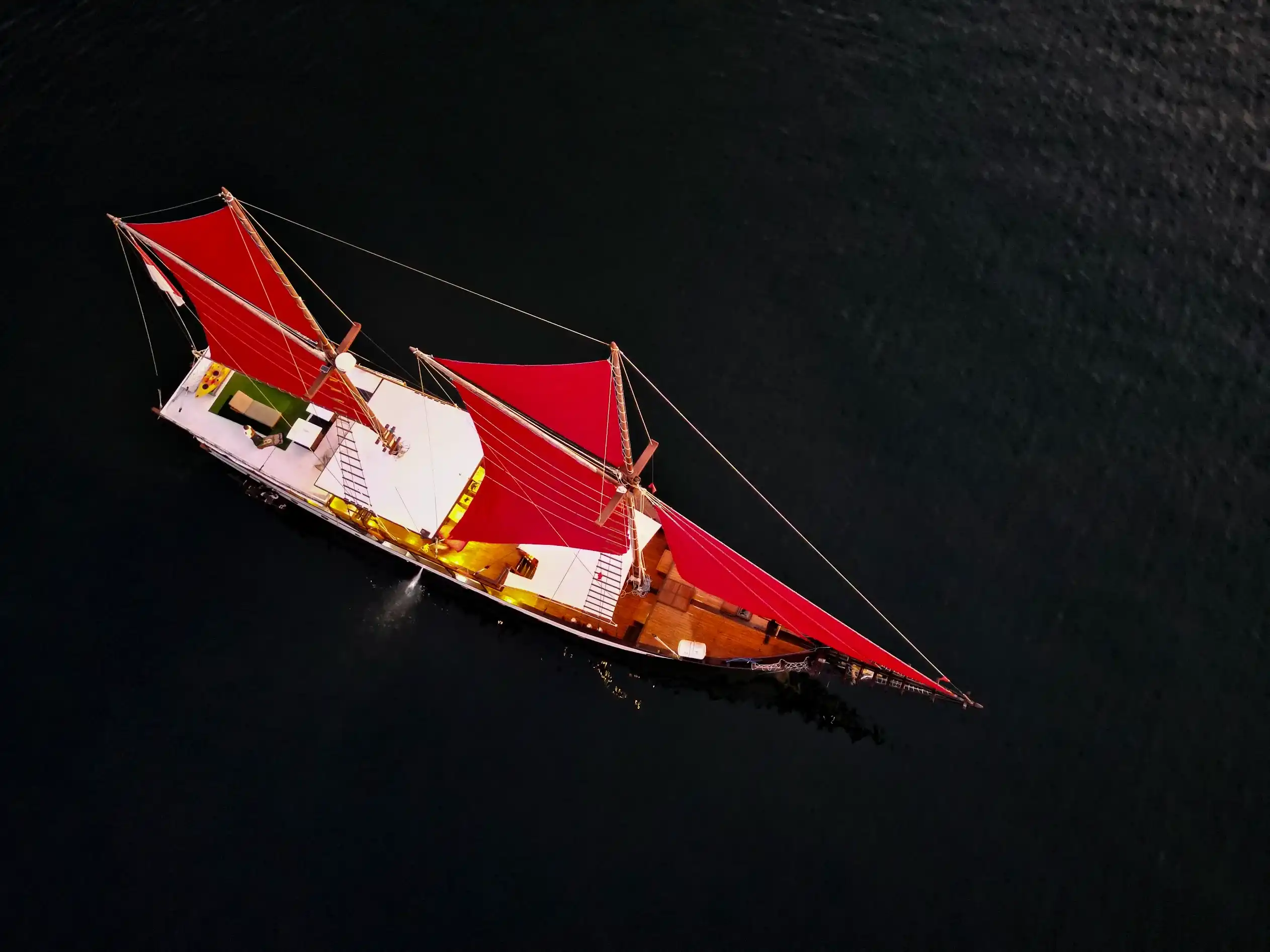 Supraba Exterior | Supraba Liveaboard Boat Charter Cruise Phinisi | Exterior | Boat Komodo Trip