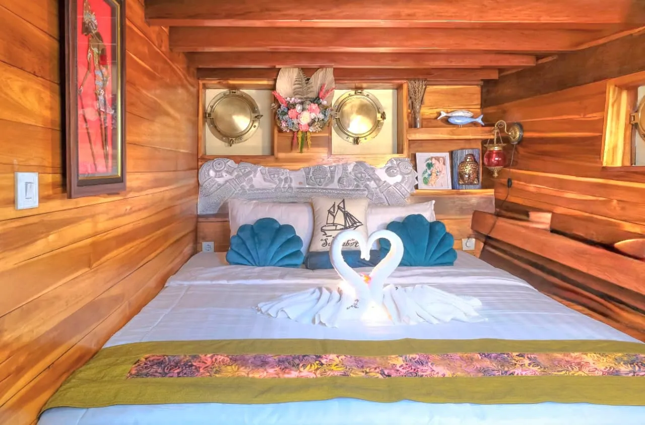 Supraba Cruise Phinisi Boat Charter | Master Cabin Bima | Komodo Tour | Boat Komodo Trip