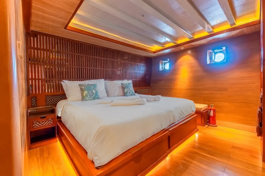 Sanctuary Phinisi | Cabin Lower Deck twin 2 | Boat Komodo Trip