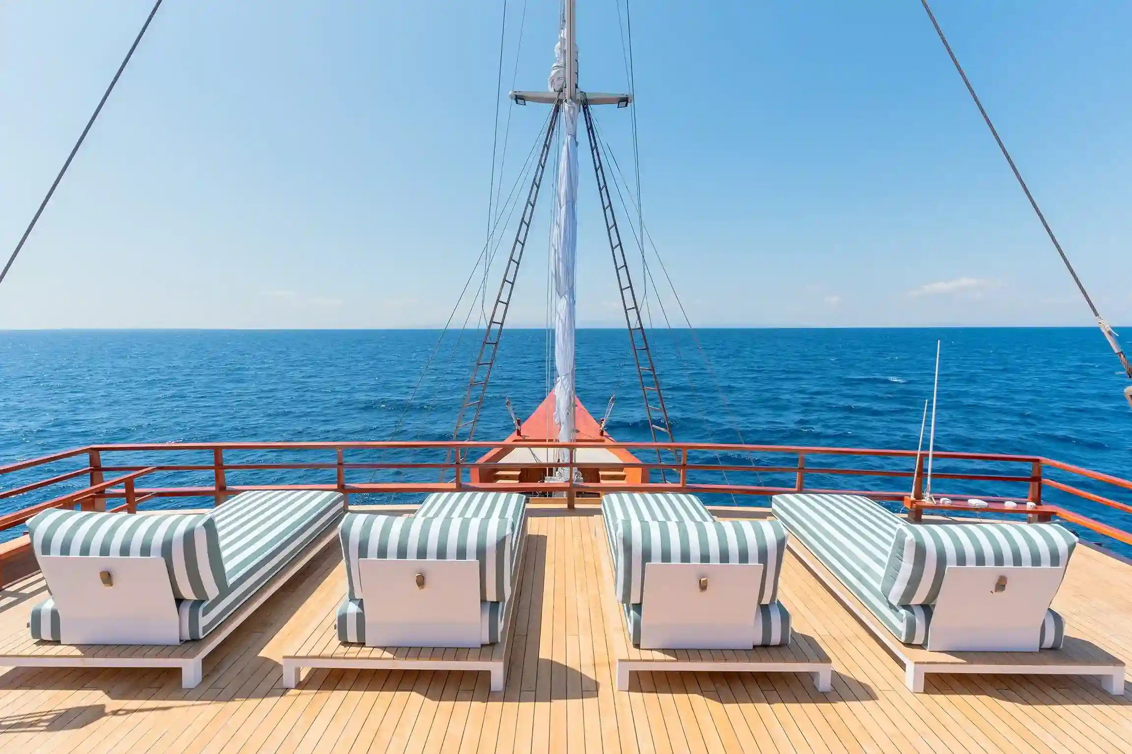 Sanctuary Phinisi Liveaboard Boat Charter | Sanctuary Sundeck | Komodo Tour | Raja Ampat Tour | Boat Komodo Trip