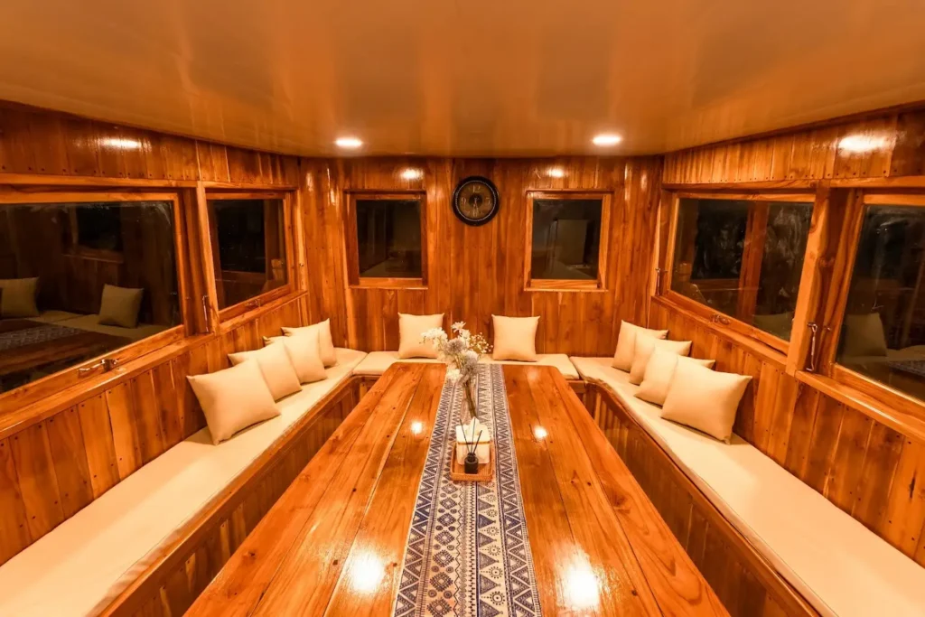 Ayvara Cruise Boat Charter | Ayvara Cruise Indoor Dining Area | Komodo Tour | Boat Komodo Trip