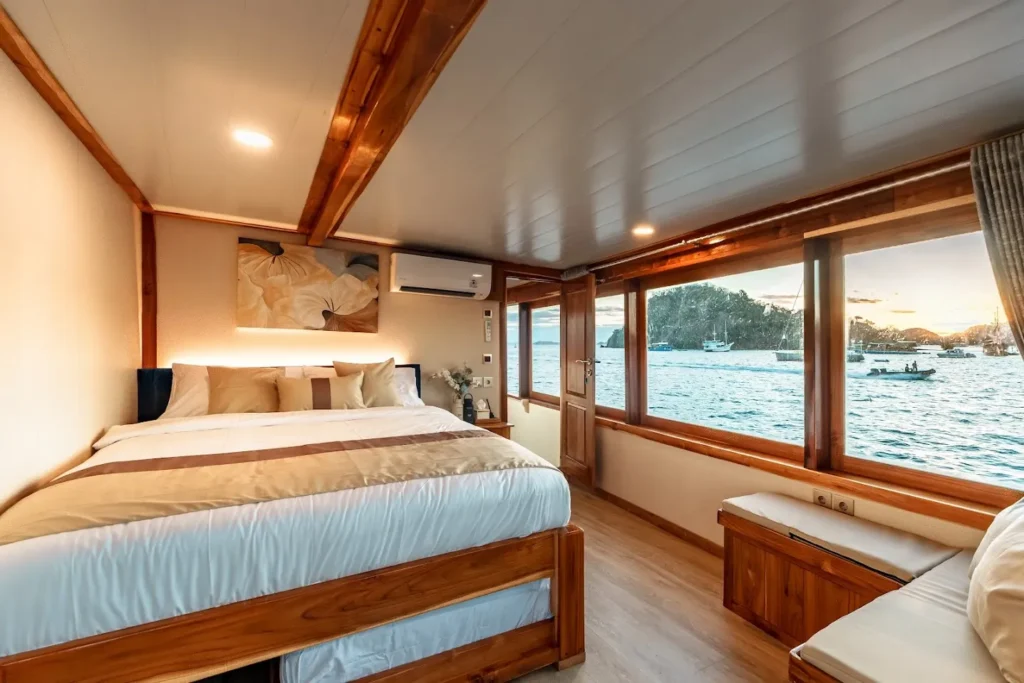 Ayvara Cruise Boat Charter | Ayvara Cruise Master Ocean | Komodo Tour | Boat Komodo Trip