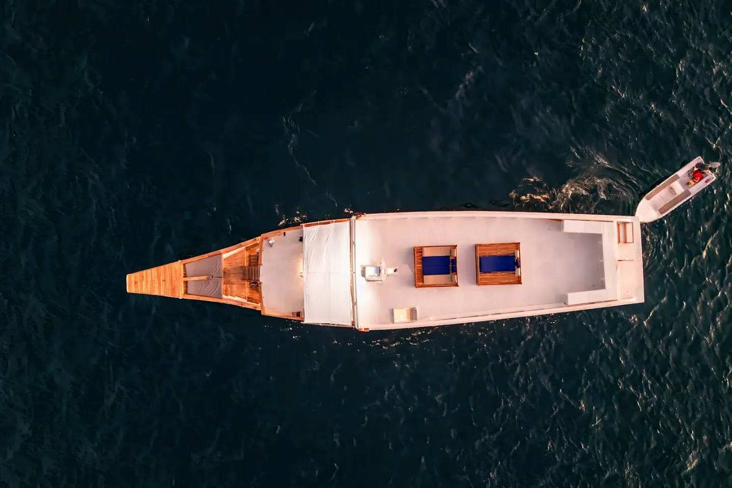 Ayvara Cruise 360° Rooftop | Komodo National Park | Boat Komodo Trip