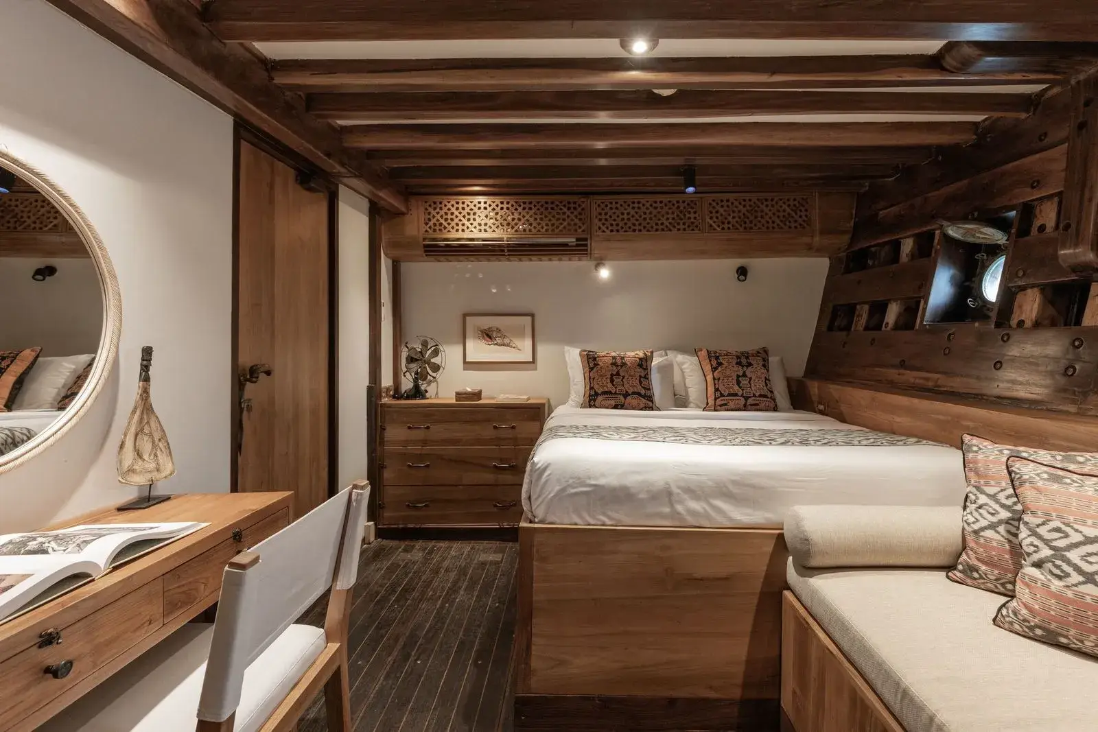 El Aleph Yacht Phinisi Boat Charter | Cabin 4 El Aleph | Boat Komodo Trip