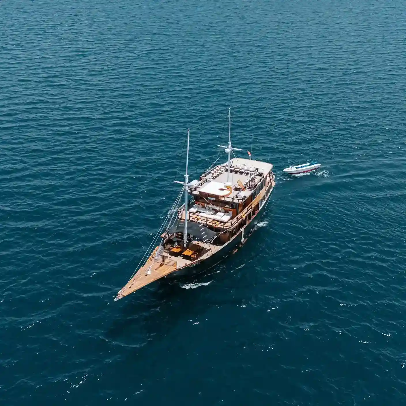 Marea Phinisi Boat Charter
