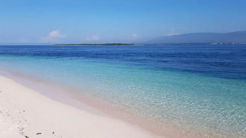 Pink Beach Santa Cruz Philippines (Source: tripadvisor.com | Elson13)