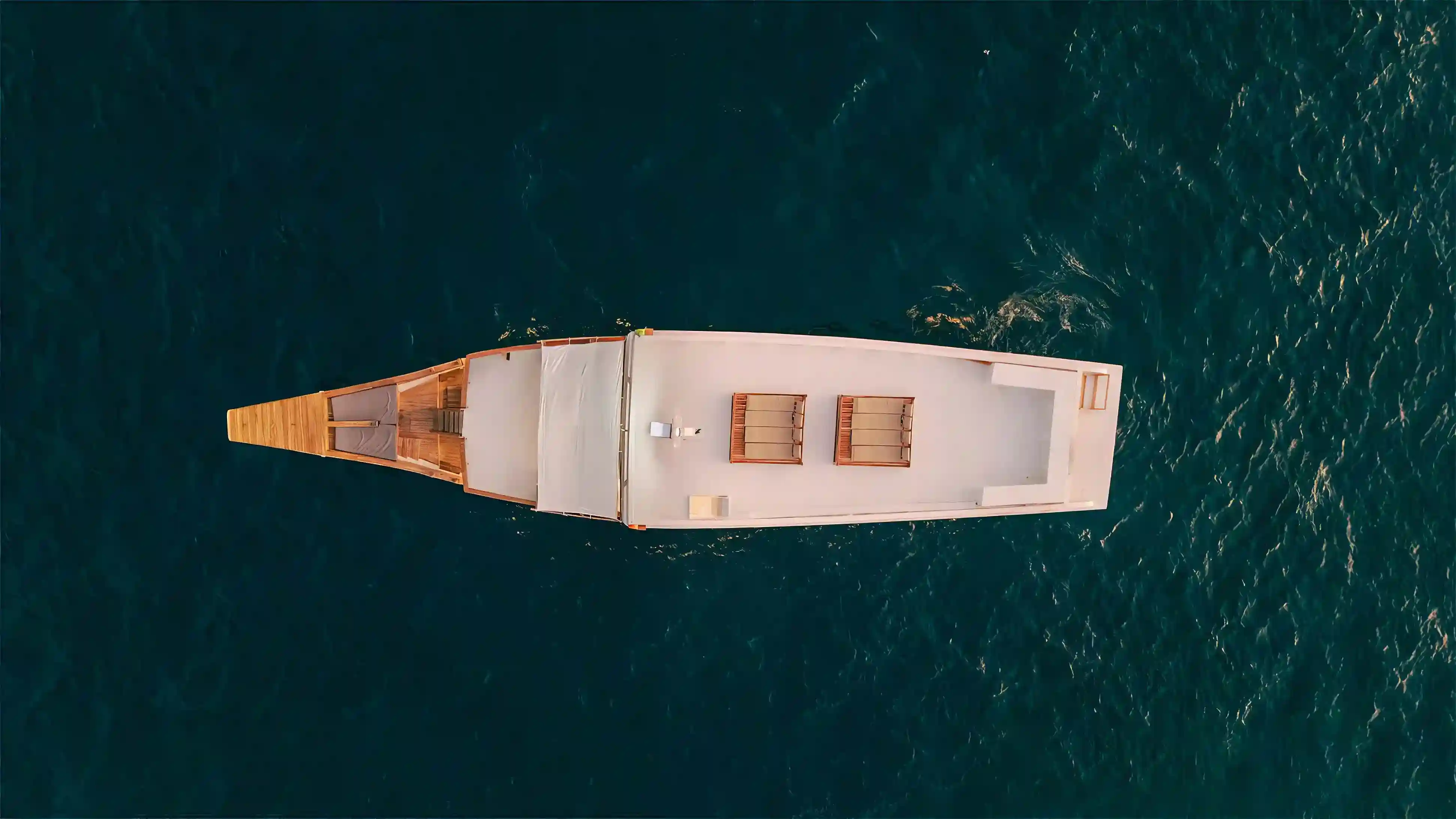 Ayvara Cruises Phinisi | 360 Rooftop