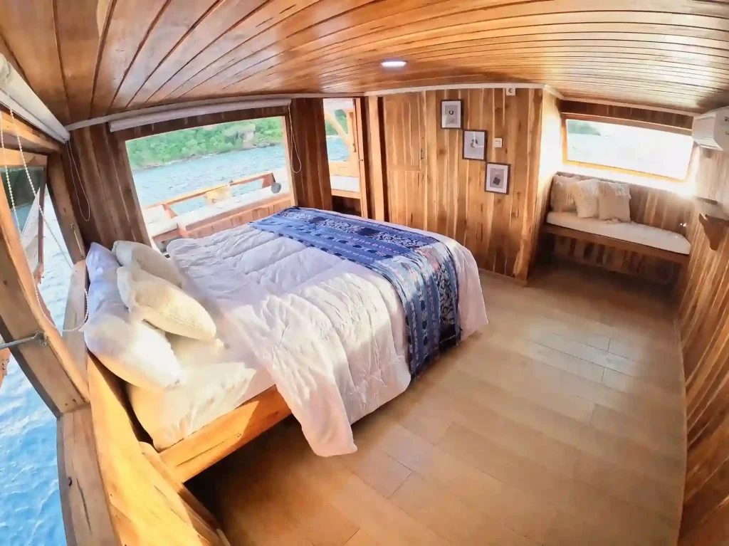 Malca Voyage Boat Charter on Komodo Island | Malca Voyage Master Ocean View Cabin | Boat Komodo Trip
