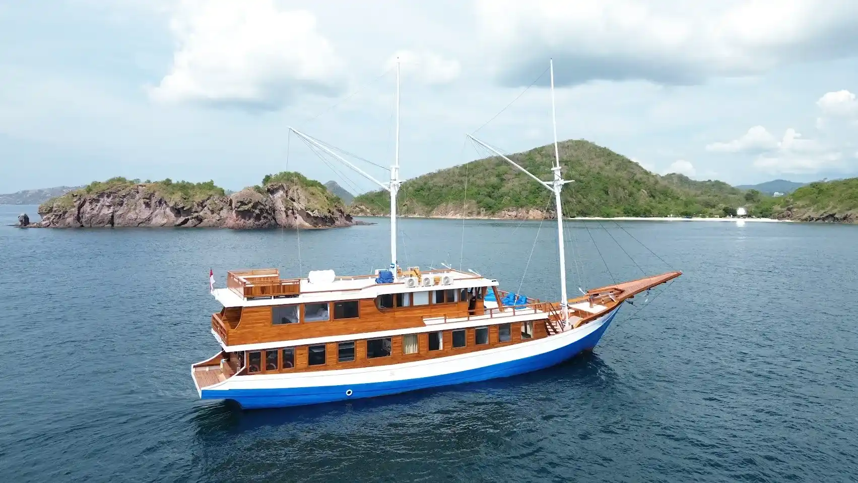 Arfisyana 2 Phinisi Boat Charter | Arfisyana 2 Phinisi Exterior | Boat Komodo Trip