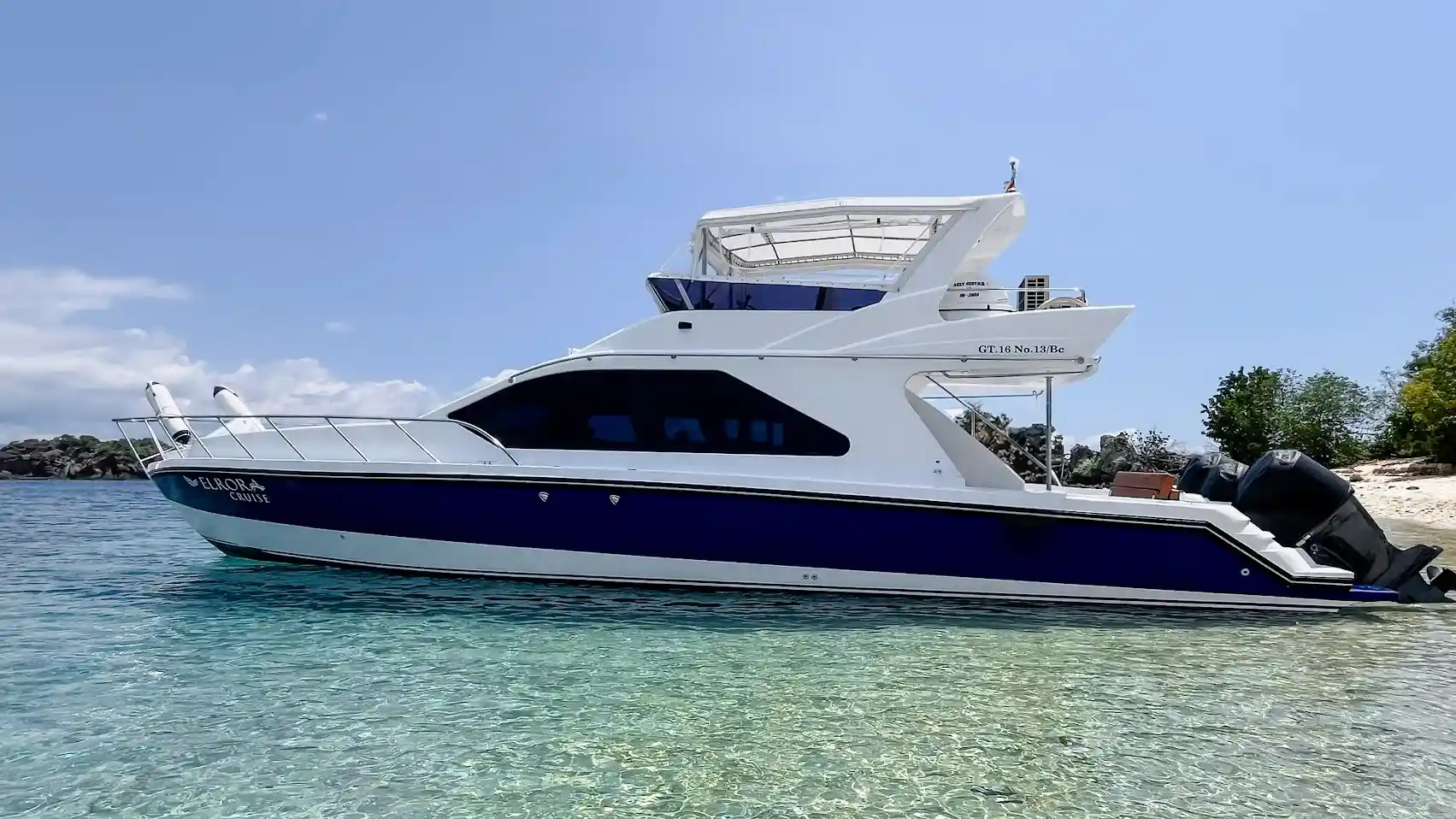 Elrora Cruise Exterior | Boat Komodo Trip