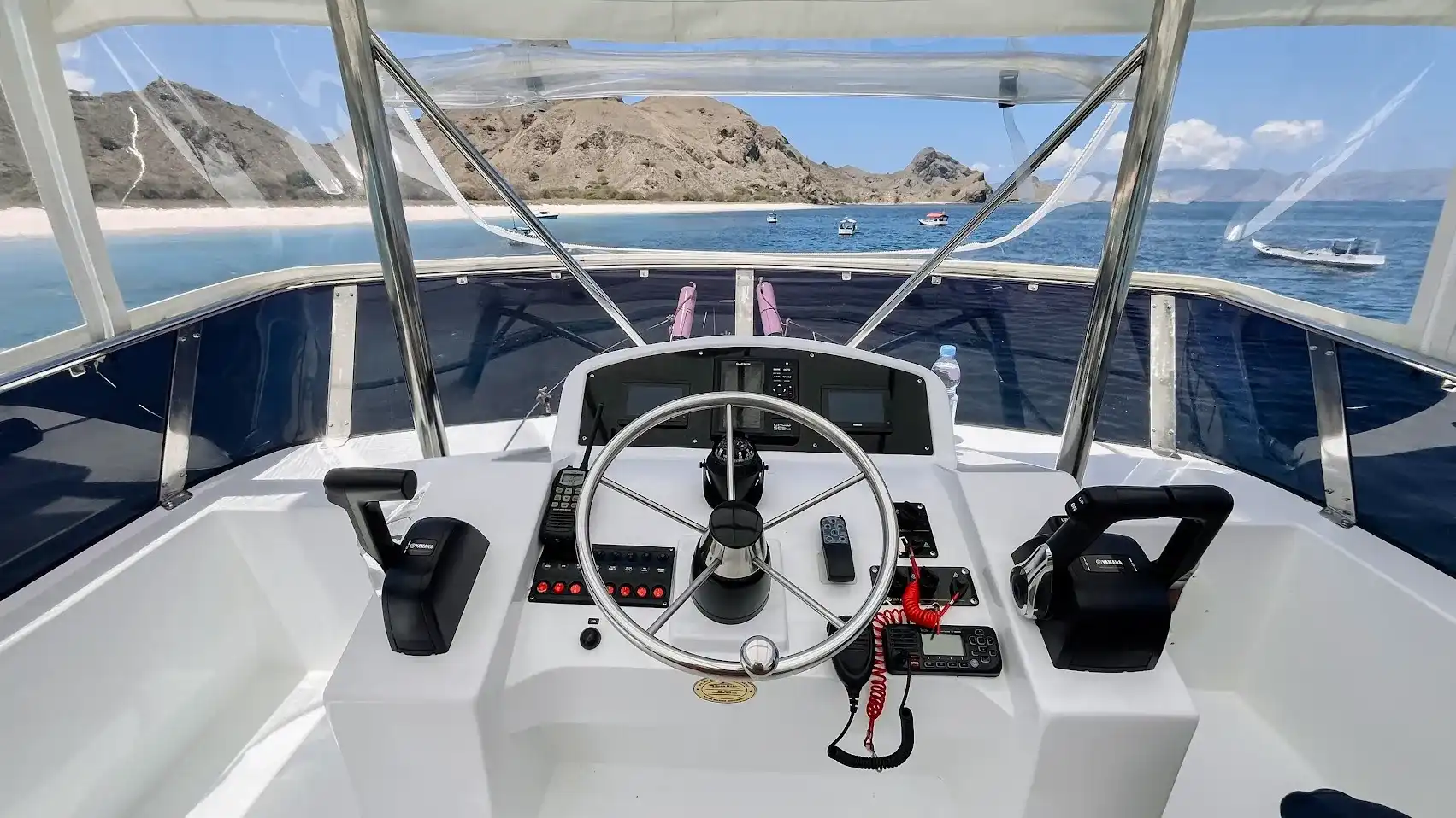 Elrora Cruise Exterior Capten Room | Boat Komodo Trip