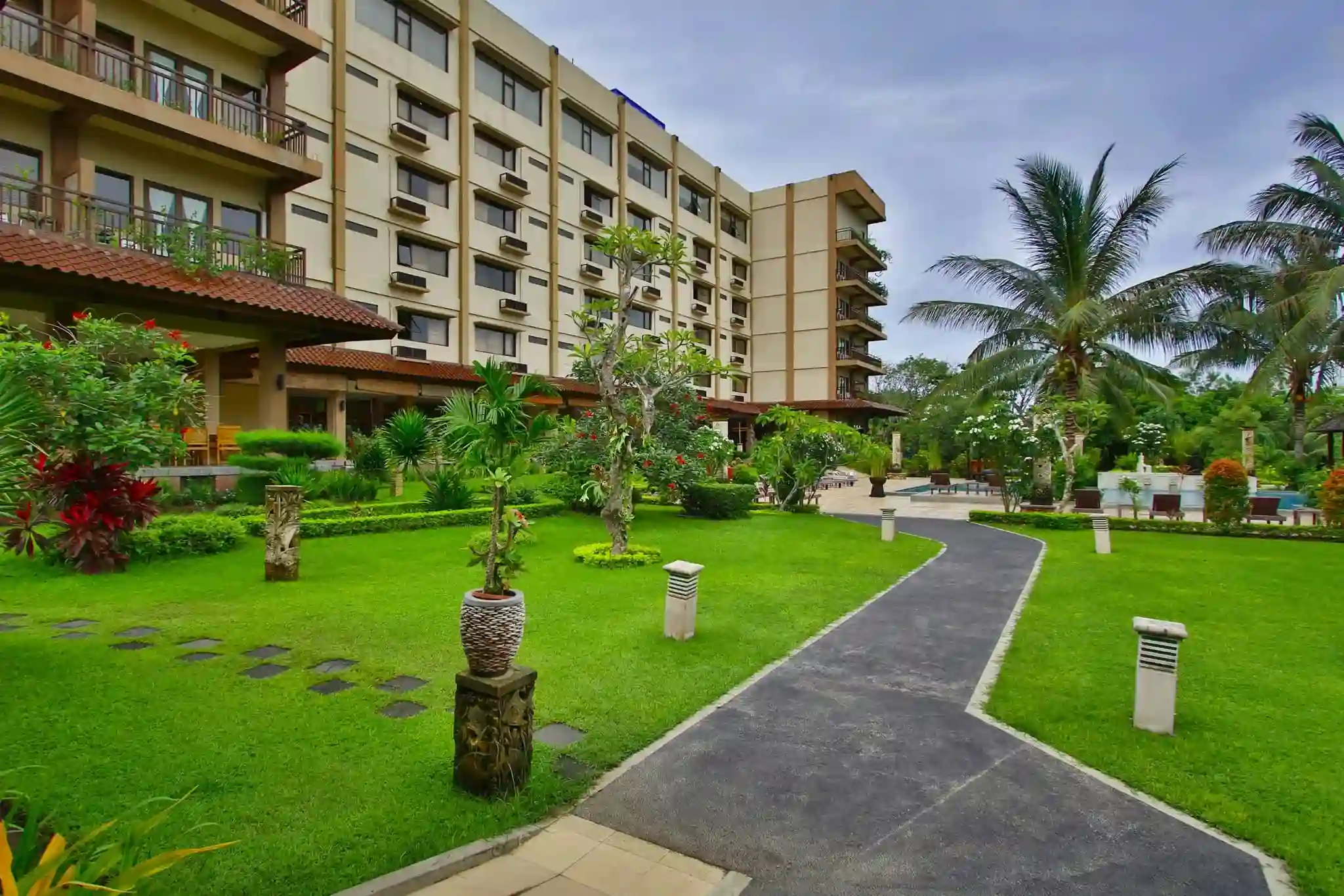 Jayakarta Suites Komodo Flores | Luxury Accommodation Boat Komodo Trip