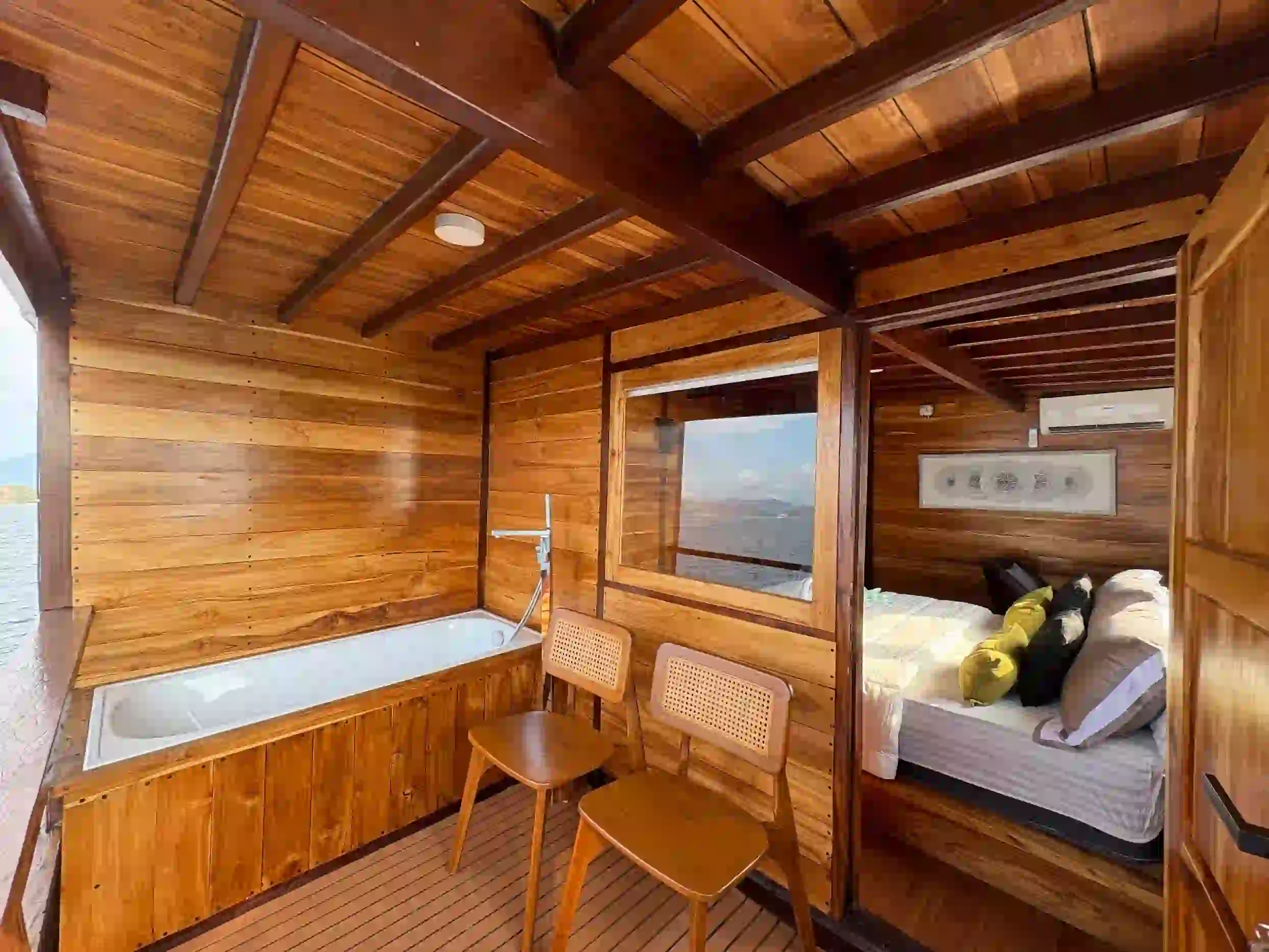 Sundari Phinisi Boat Charter | Master Cabin Balcony - Sundari Phinisi | Boat Komodo Trip