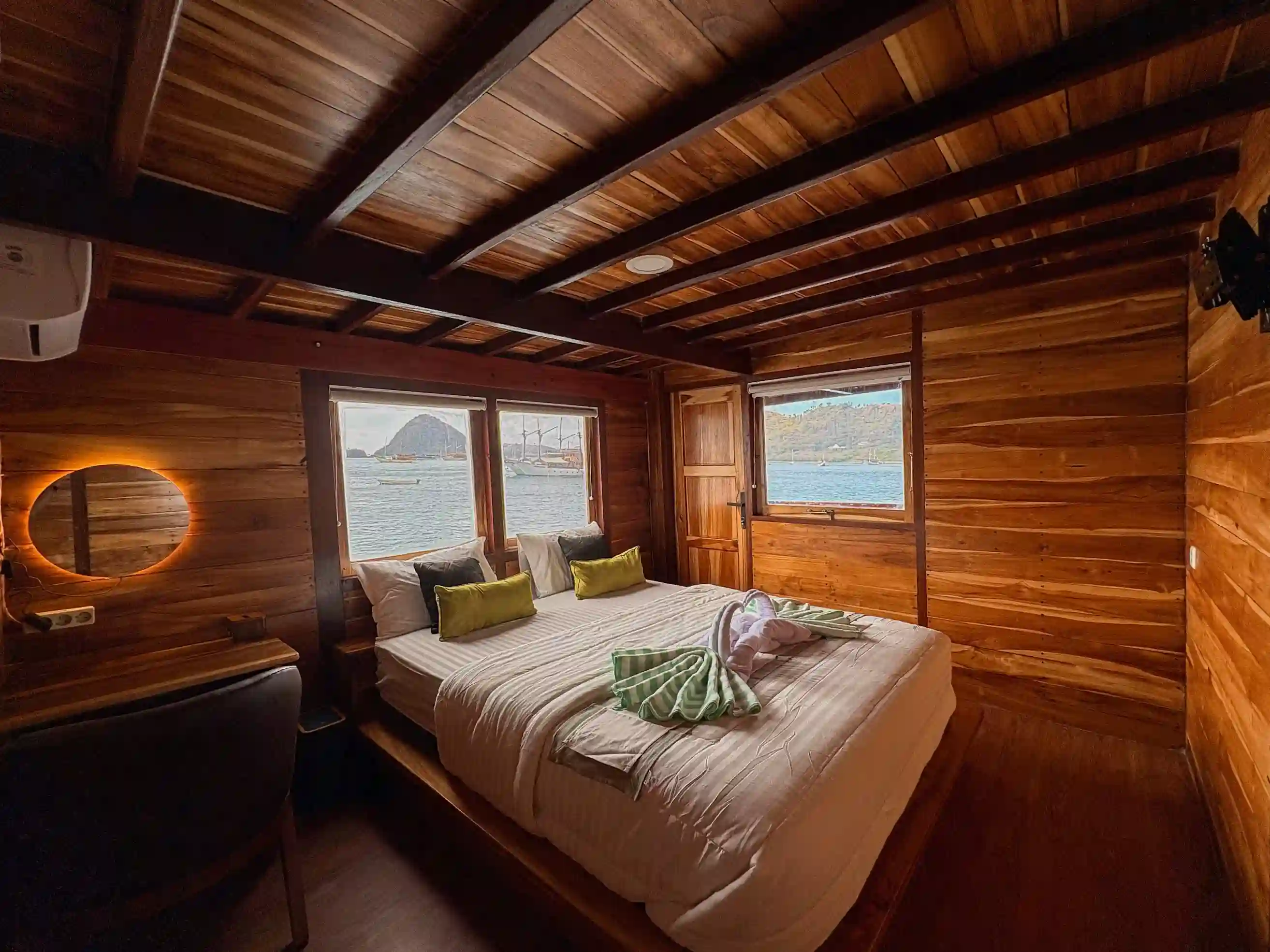 Sundari Phinisi Boat Charter | Master Cabin Balcony - Sundari Phinisi | Boat Komodo Trip
