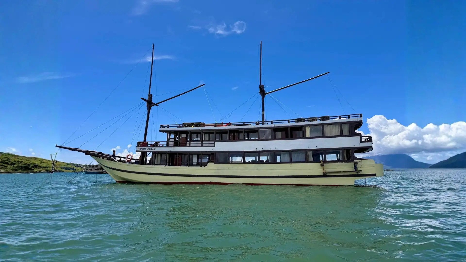 Princes Nabila Phinisi Boat Charter | Princes Nabila Exterior | Boat Komodo Trip