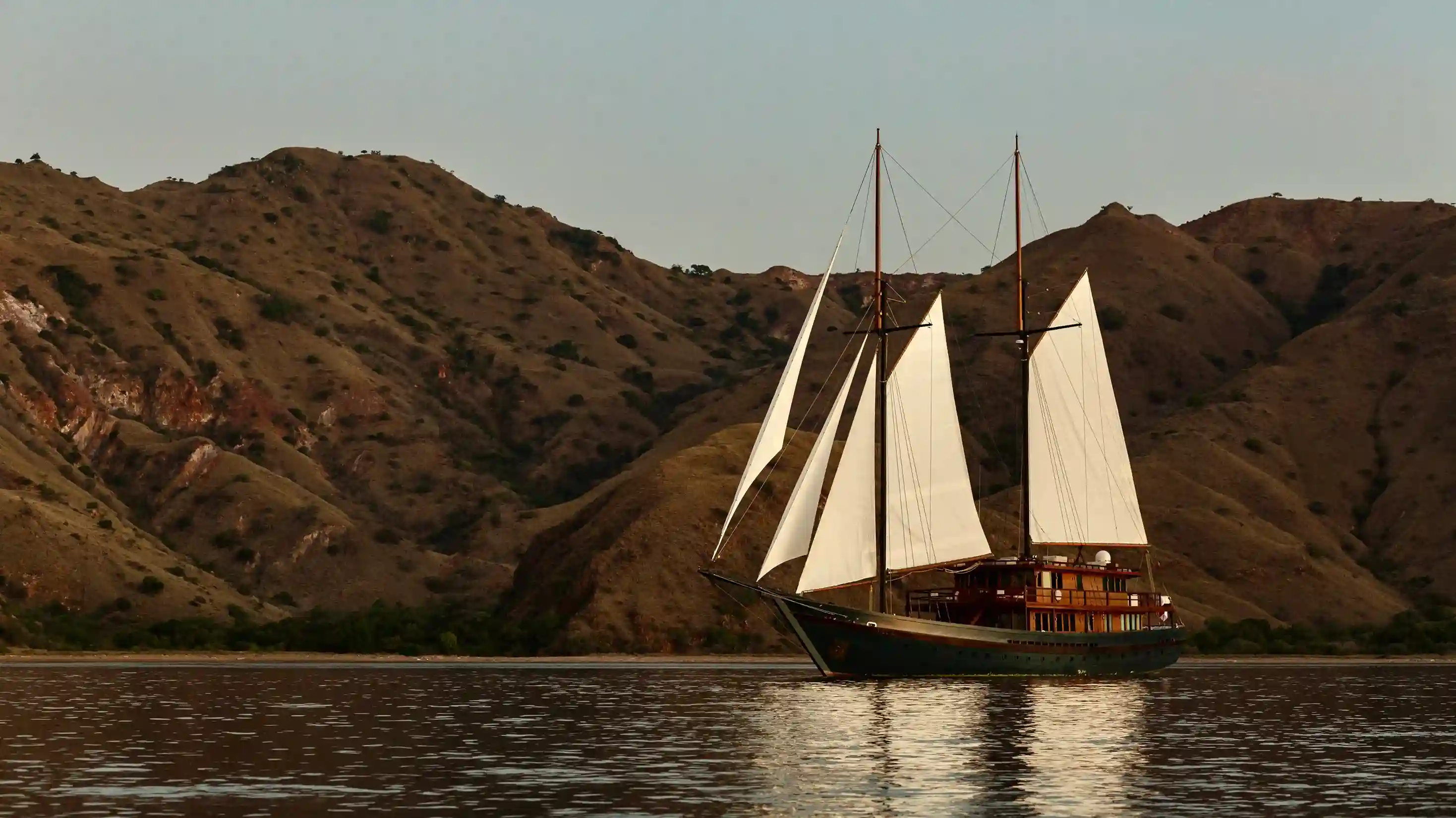 Vela Phinisi Boat Charter | Boat Komodo Trip