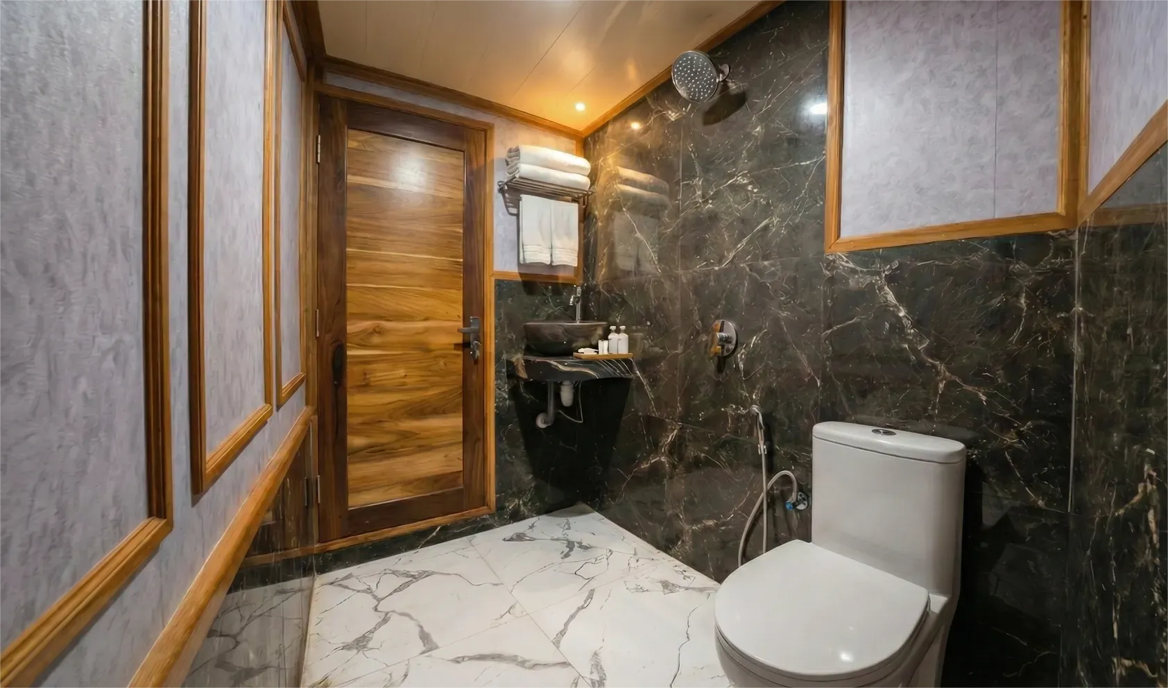 Suite Cabin 1 Bathroom Naturalia Cruise Phinisi Boat Charter | Komodo Tour | Boat Komodo Trip