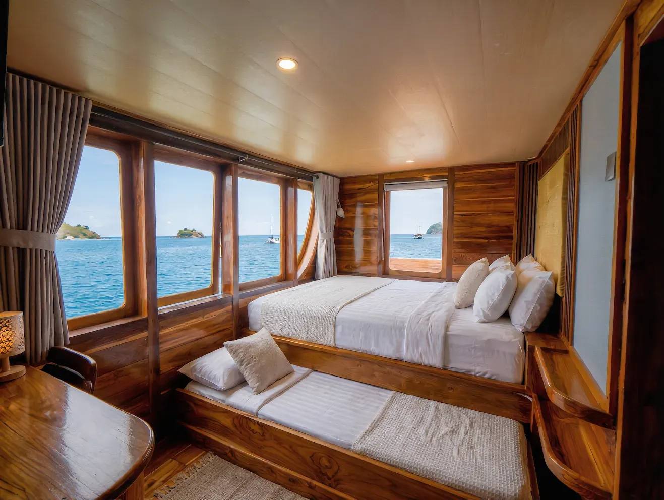 Suite Cabin 2 Naturalia Cruise Phinisi Boat Charter | Komodo Tour | Boat Komodo Trip